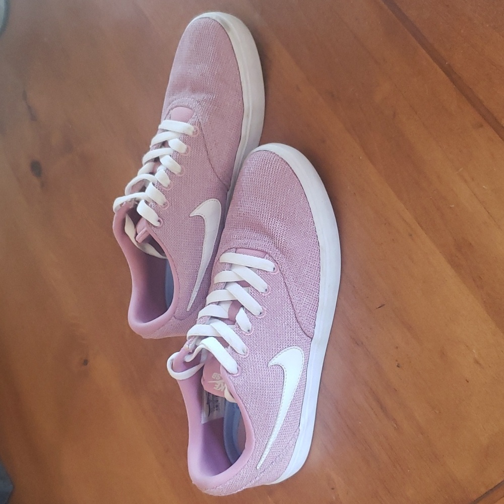 Nike pink shoes